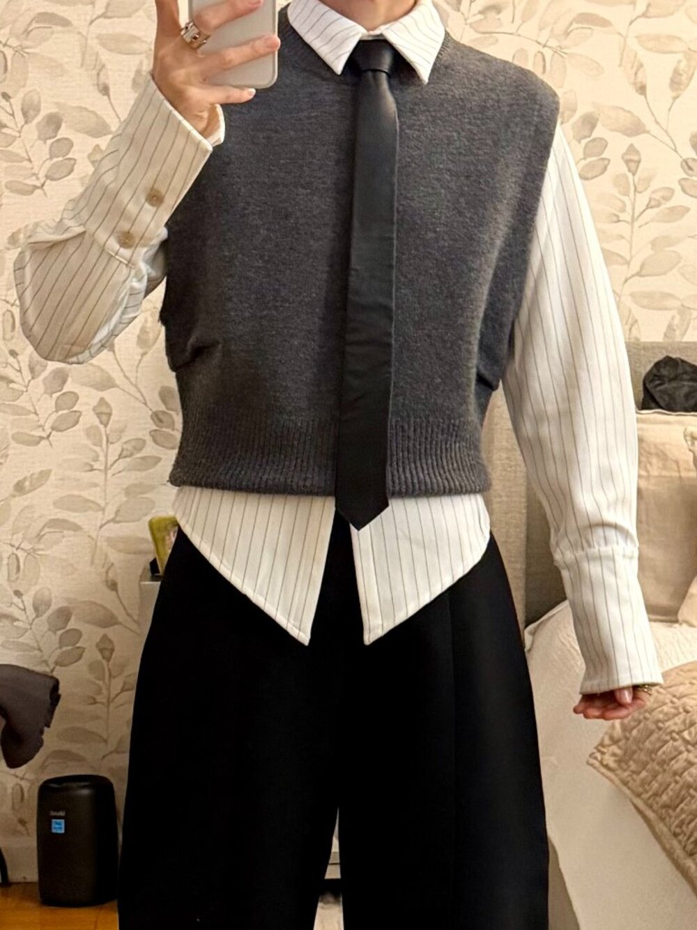STEFANEL 100% WOOL PLEATED SWEATER VEST IN CHARCOAL GREY SIZE MEDIUM